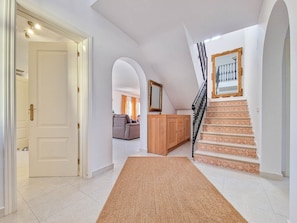 المنشأة من الداخل