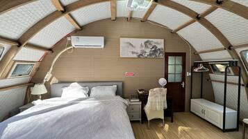 1 bedroom, desk, iron/ironing board, WiFi