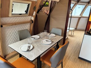 تناول الطعام