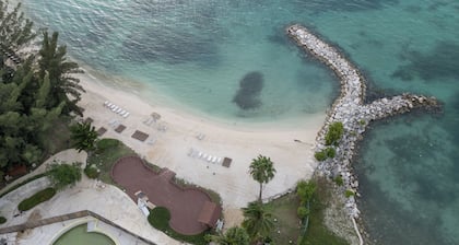Tranquil Studio in Gated Community with Beach & Pool
