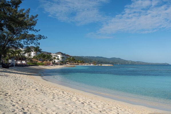 Camastros y toallas de playa 