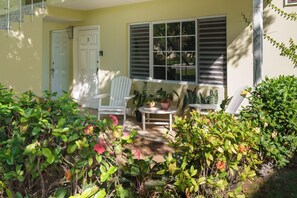 Terrace/patio - Island Studio with Beach, Pool, A/C, 24h security (Montego Bay)