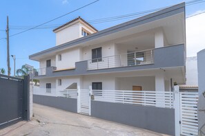 Exterior - Apartment 'A Due Passi Dal Mare' with Sea View, Shared Pool and Wi-Fi (Avola)