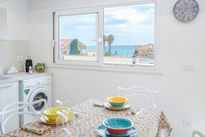 Dining - Apartment 'A Due Passi Dal Mare' with Sea View, Shared Pool and Wi-Fi (Avola)