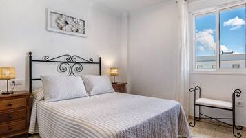 3 chambres, fer et planche à repasser, draps fournis
