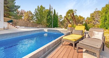 Villa “Bohemia” with Sea Views, Private Pool, and Wi-Fi