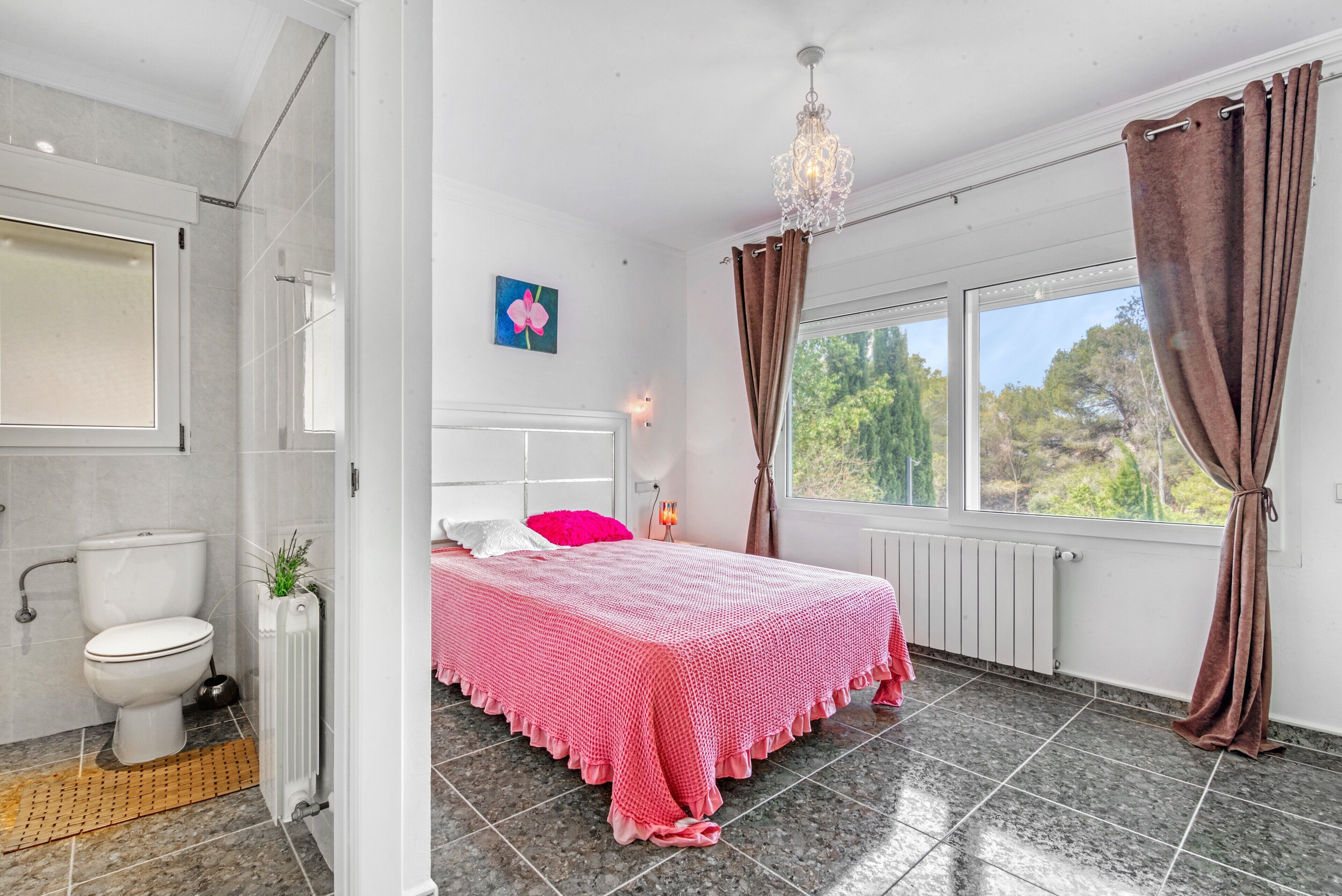 3 bedrooms, iron/ironing board, free WiFi, bed sheets