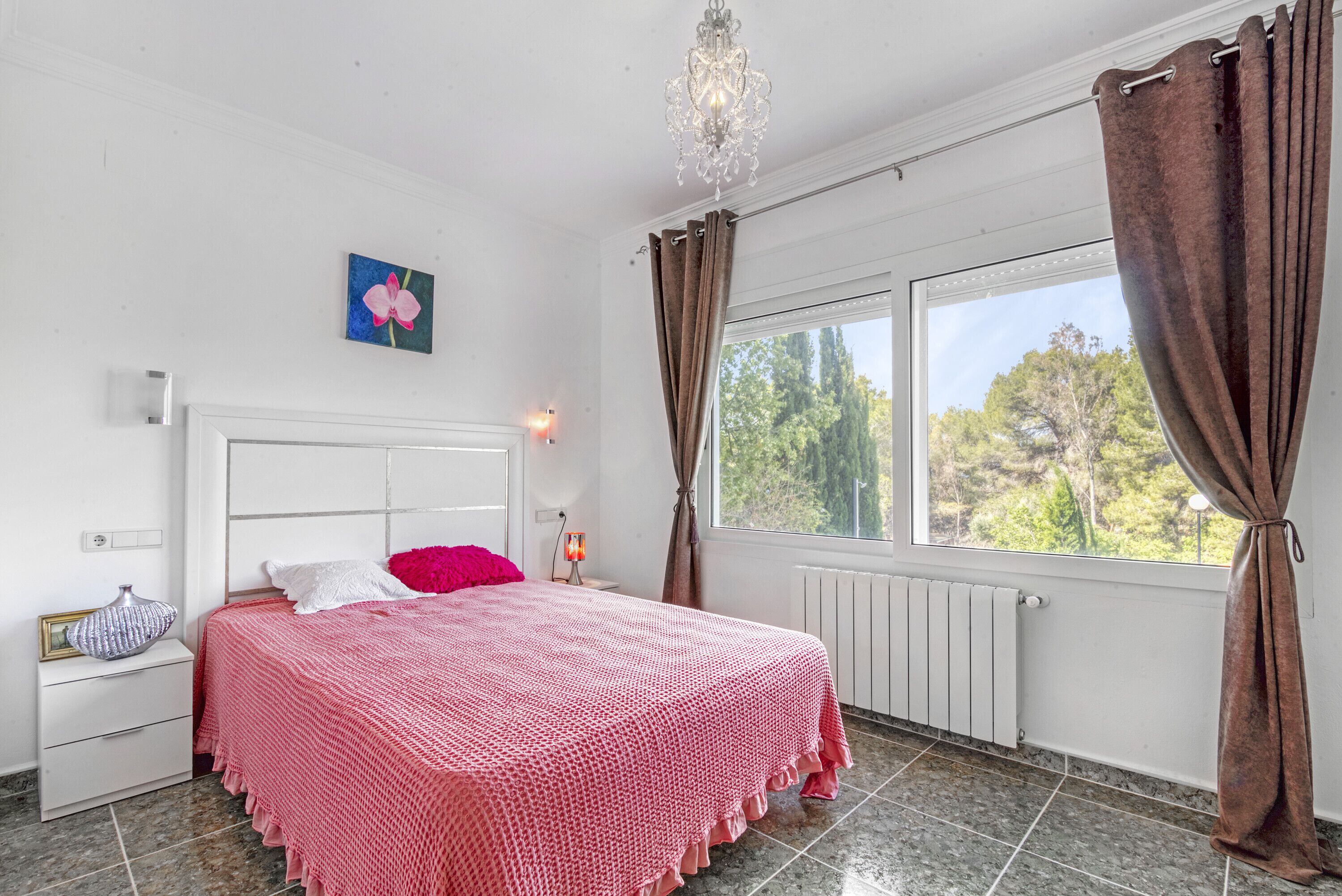 2 slaapkamers, een strijkplank/strijkijzer, gratis wifi, beddengoed