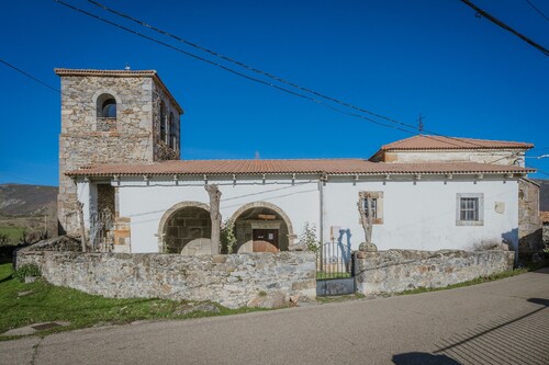 Country House 'El Corcal' with Mountain View, Private Terrace and Wi-Fi