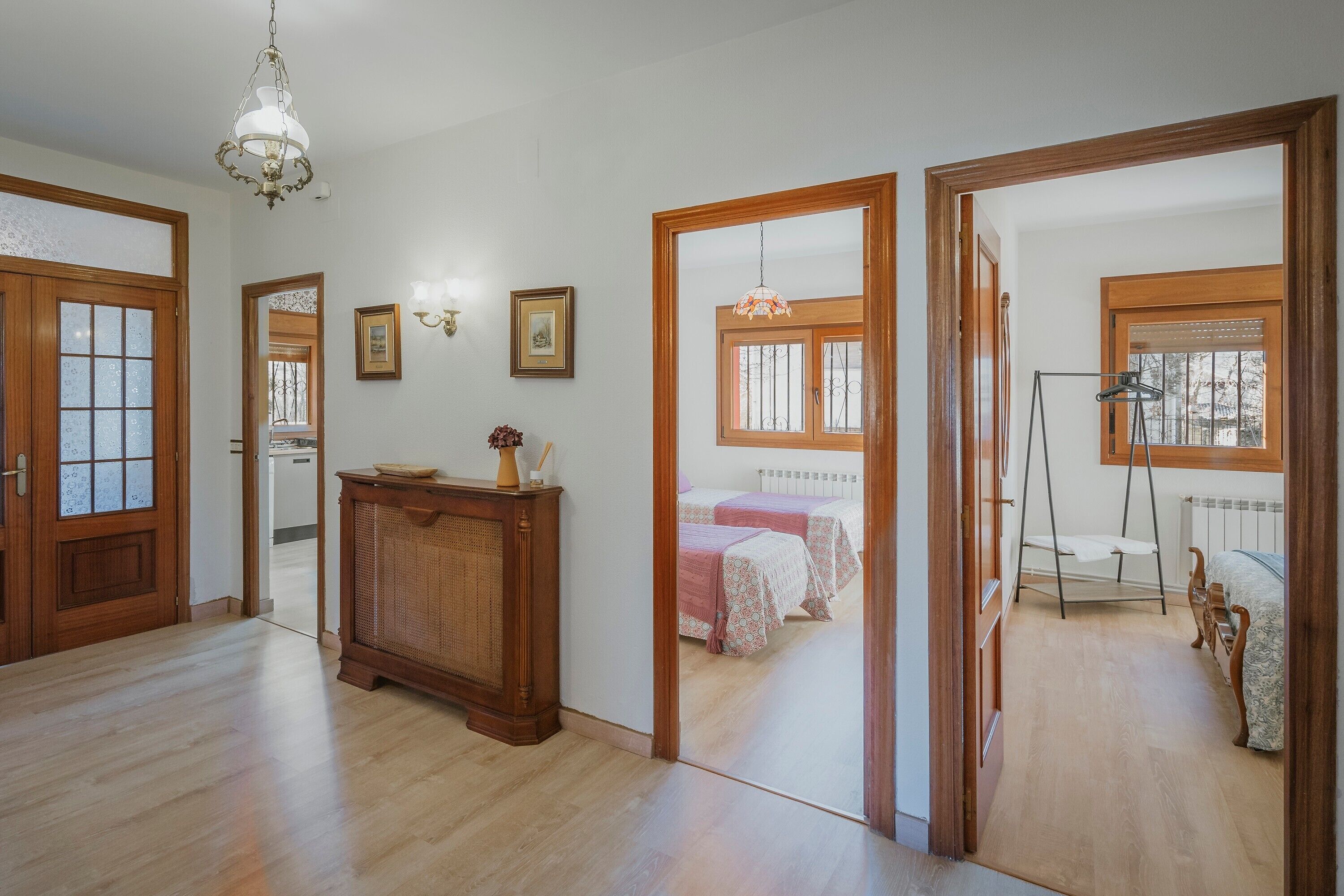 4 bedrooms, iron/ironing board, free WiFi, bed sheets