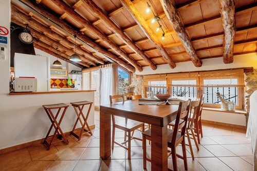 Country House 'Antic Forn De Paüls' with Mountain View, Wi-Fi and Air Conditioning