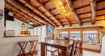 Country House 'Antic Forn De Paüls' with Mountain View, Wi-Fi and Air Conditioning