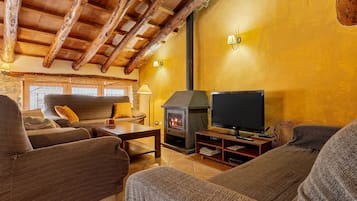 Fernseher, Kamin, DVD-Player