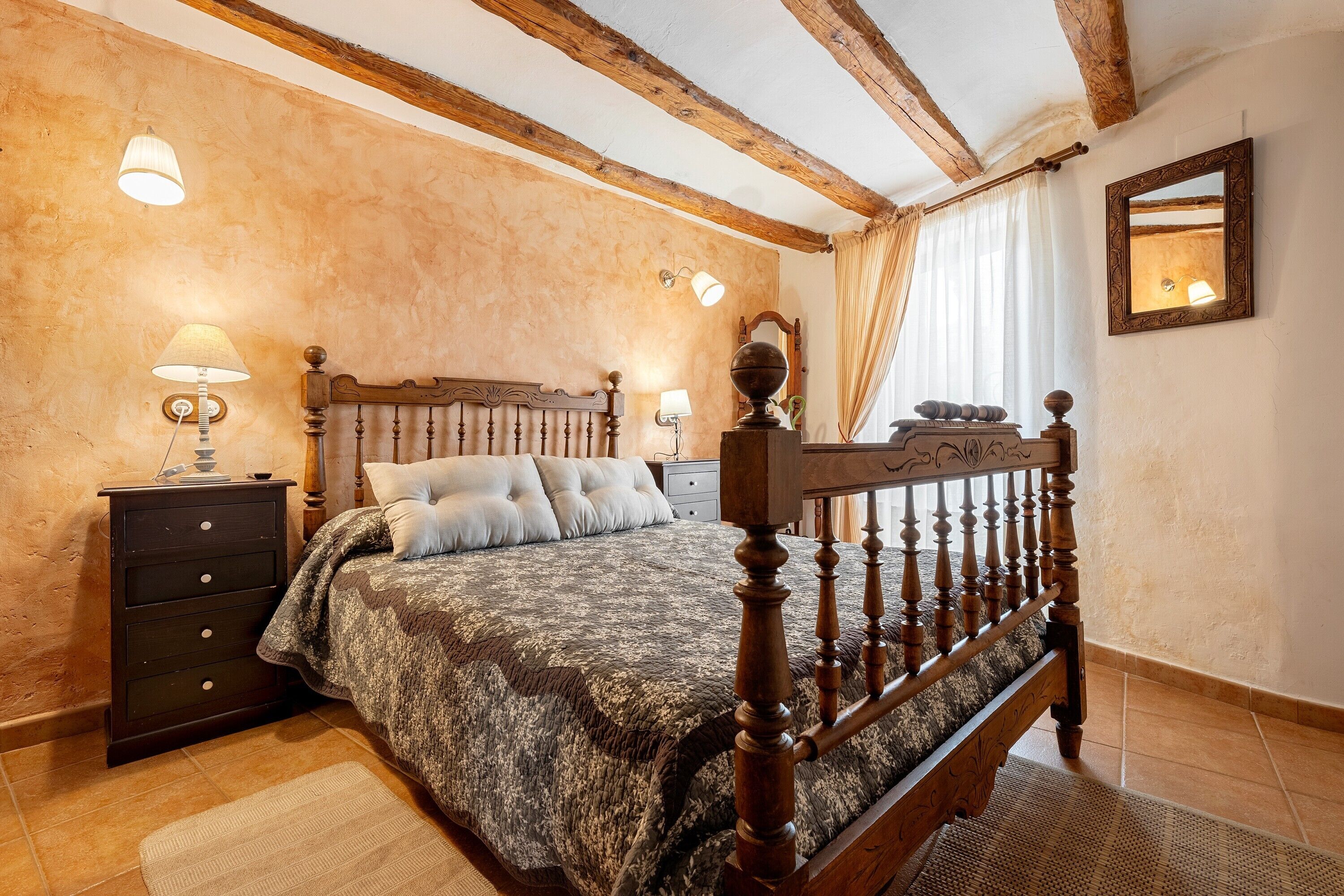 4 bedrooms, iron/ironing board, free WiFi, bed sheets