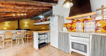 Country House 'Antic Forn De Paüls' with Mountain View, Wi-Fi and Air Conditioning