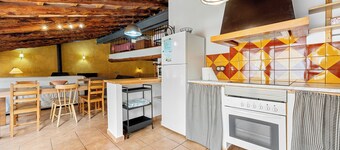 Country House 'Antic Forn De Paüls' with Mountain View, Wi-Fi and Air Conditioning