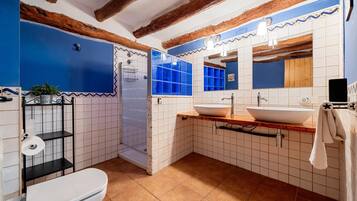 Dusche, Haartrockner, Handtücher