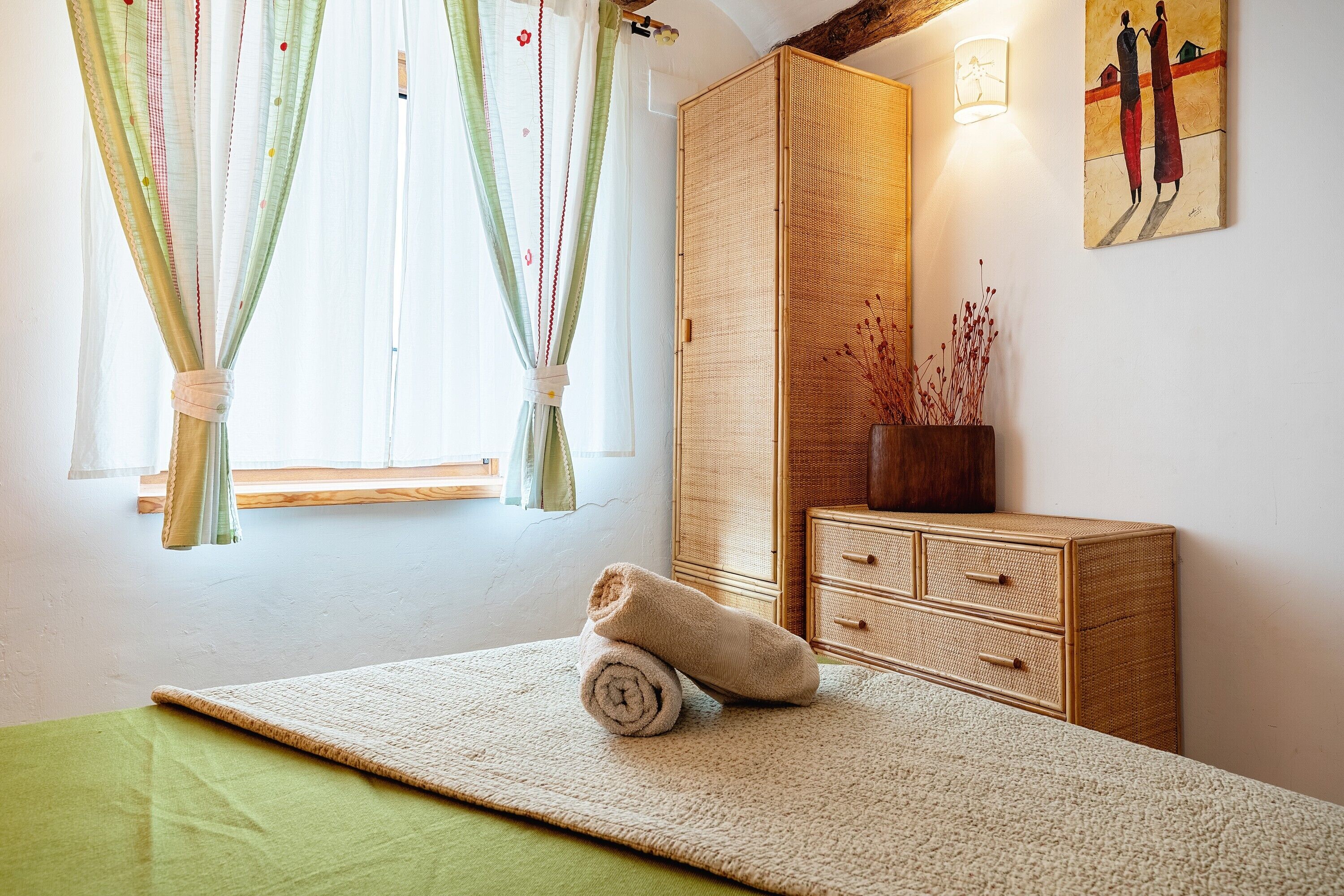 4 dormitorios, tabla de planchar con plancha, wifi gratis y ropa de cama