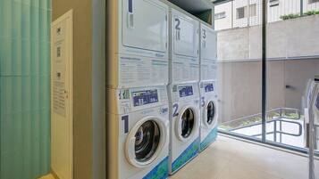 Apartemen Comfort, pemandangan kota | Laundry