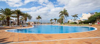 Vacation Home 'Sun and Beach Bahia Feliz' with Sea View, Wi-Fi and Air Conditioning