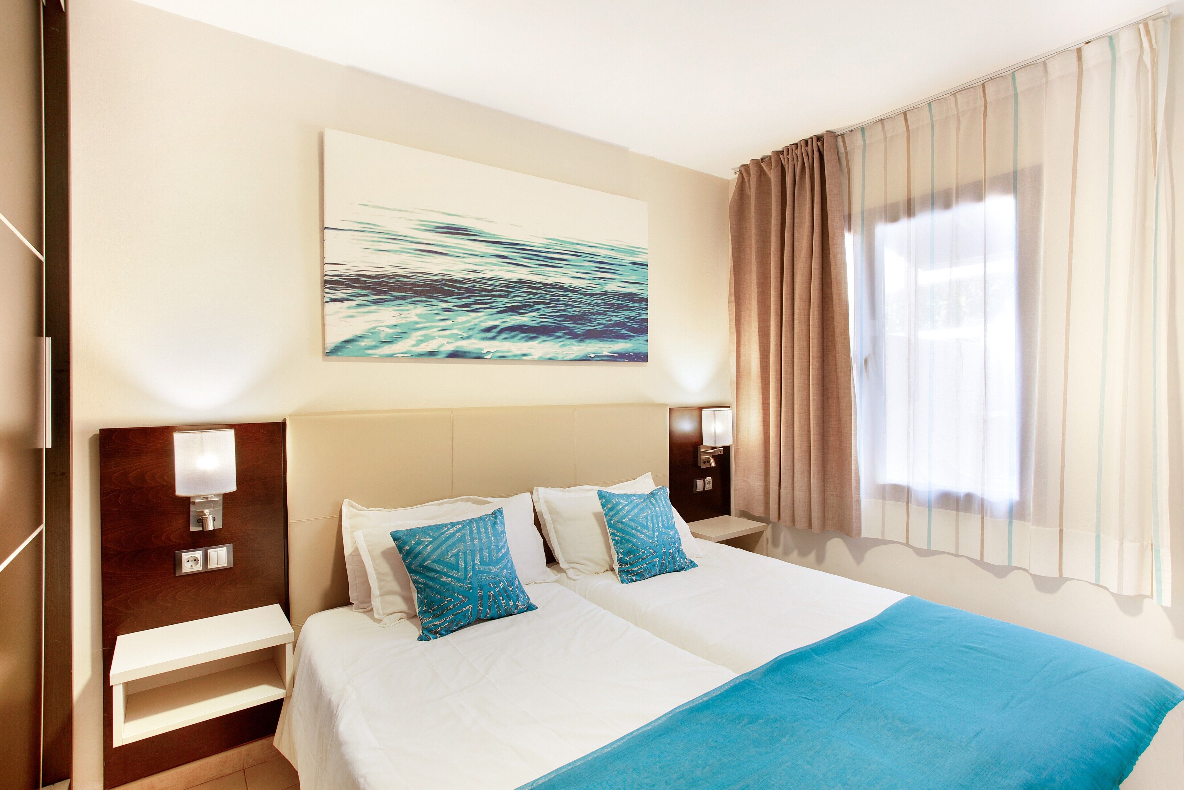 1 habitación, tabla de planchar con plancha, wifi gratis y ropa de cama 