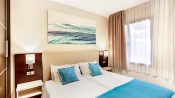 1 habitación, tabla de planchar con plancha, wifi gratis y ropa de cama