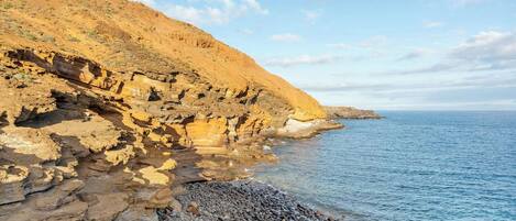 Una spiaggia nelle vicinanze
