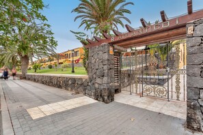 Property grounds - Vacation Apartment 'Sunny Silencio Retreat Atlantico 1' with Mountain View, Wi-Fi (Costa del Silencio)