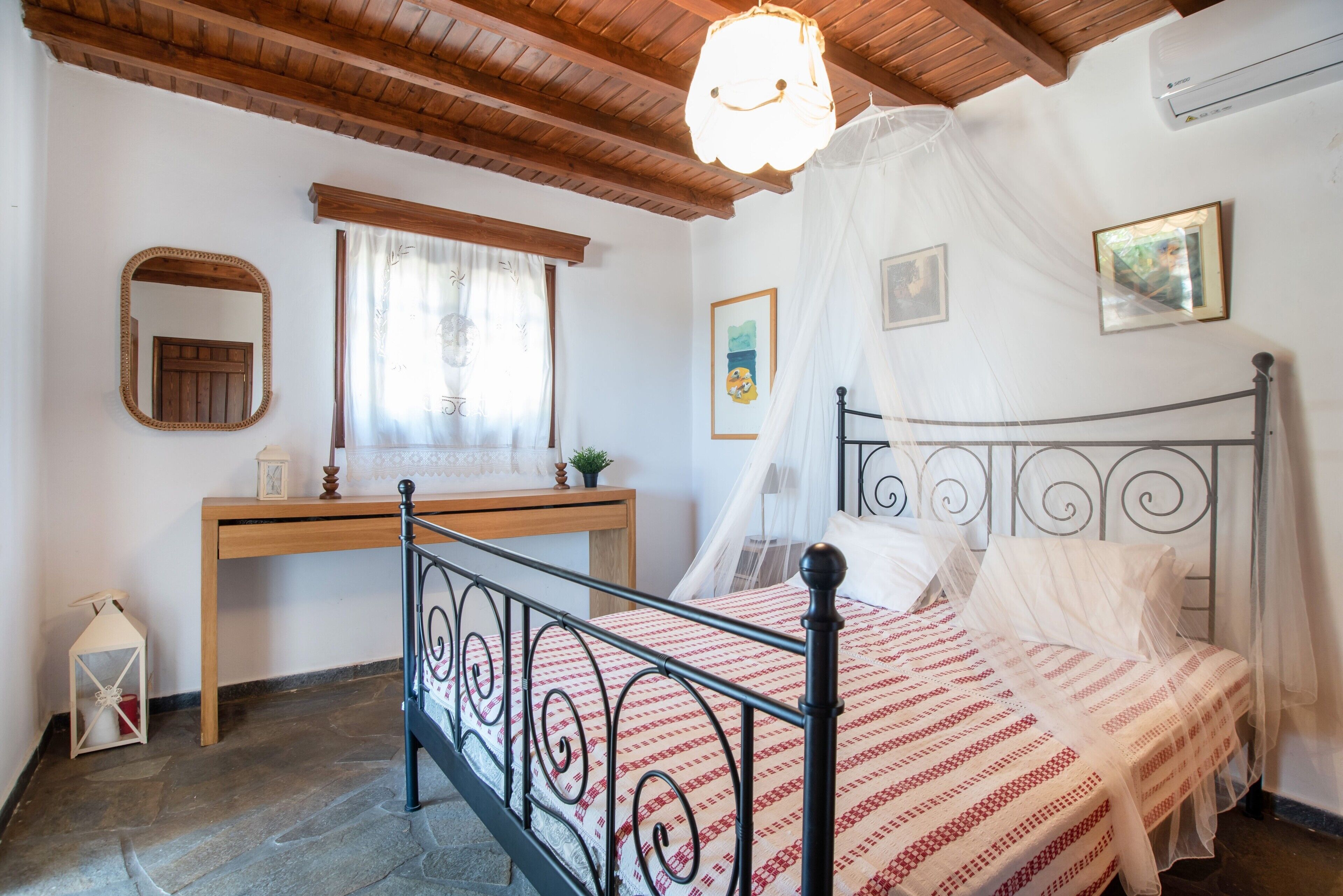 1 多间卧室、熨斗/熨衣板、床单