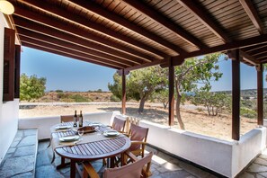 Outdoor dining - Black Sand Holiday Home with Sea View and Private Terrace (Naxos)