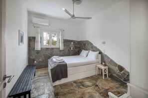 2 bedrooms, free WiFi, bed sheets - Holiday Home 'House Avlomonas' with Private Terrace, Wi-Fi and Air Conditioning (S???f??)