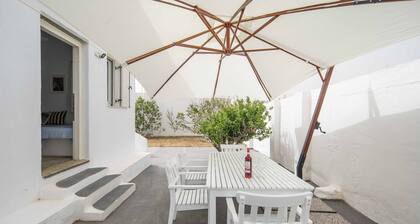 Holiday Home 'House Avlomonas' with Private Terrace, Wi-Fi and Air Conditioning