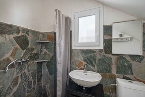 Shower, towels
