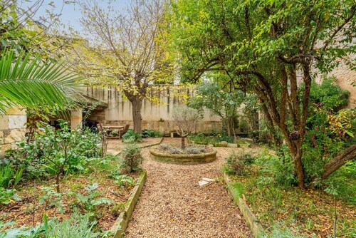 Holiday Home 'Maison Gisèle À Manduel' with Private Terrace, Private Garden and Wi-Fi