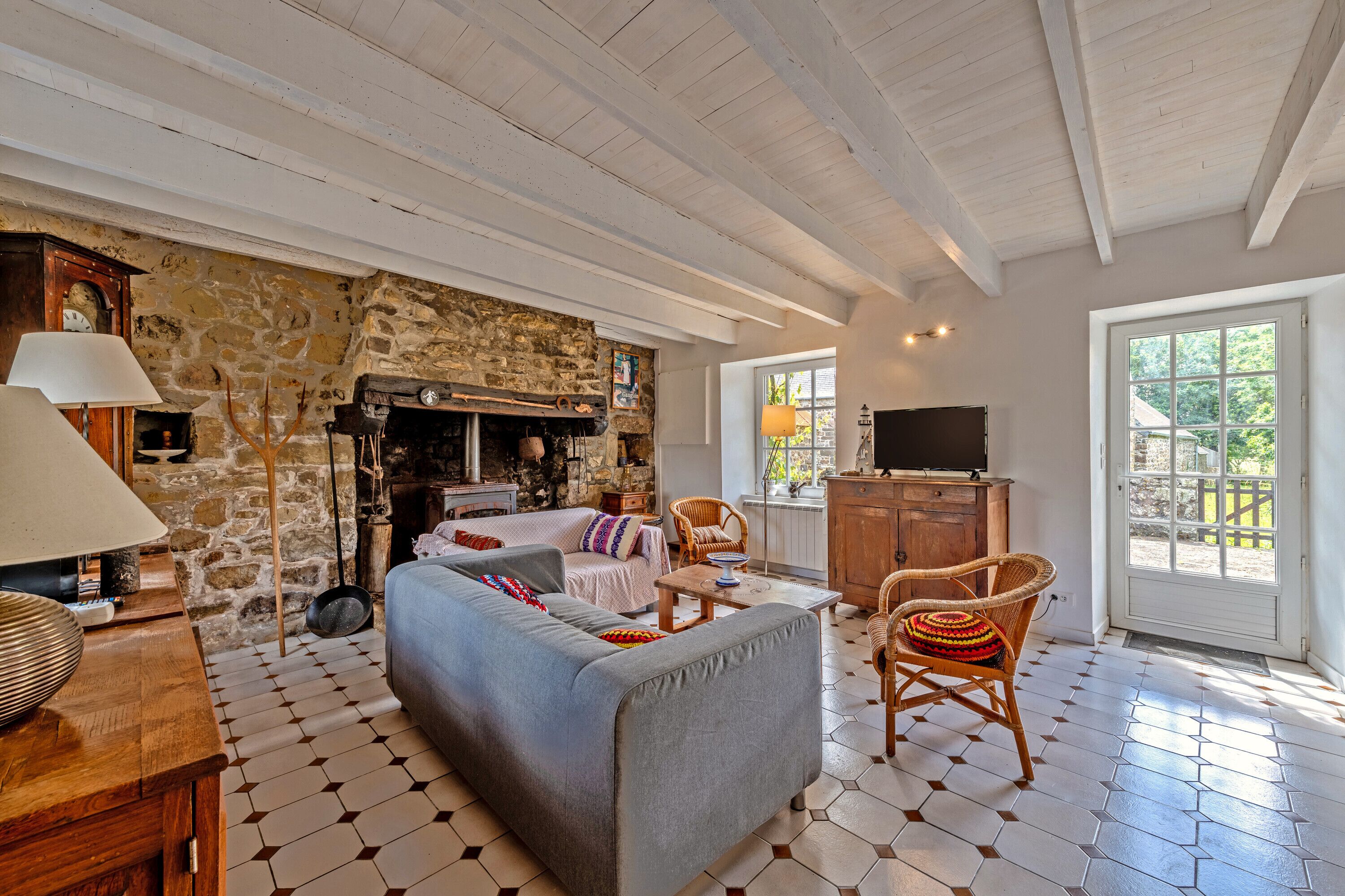 Télévision, chaîne hi-fi