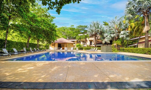 Ocotal Beach House - Family Friendly & Only a Block To The Beach!
