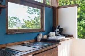 Fridge, stovetop, coffee/tea maker, electric kettle - Country House 'A Look Salento' with Private Terrace, Wi-Fi and Air Conditioning (Castrignano del Capo)
