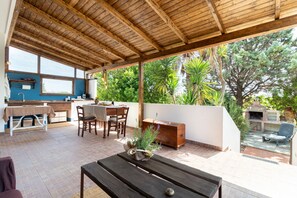 Outdoor dining - Country House 'A Look Salento' with Private Terrace, Wi-Fi and Air Conditioning (Castrignano del Capo)