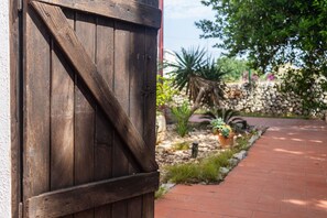 Exterior detail - Country House 'A Look Salento' with Private Terrace, Wi-Fi and Air Conditioning (Castrignano del Capo)