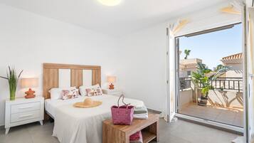 3 slaapkamers, een strijkplank/strijkijzer, gratis wifi, beddengoed