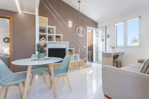 Appartement 'Olimar Home' avec vue sur la mer, Wi-Fi et climatisation
