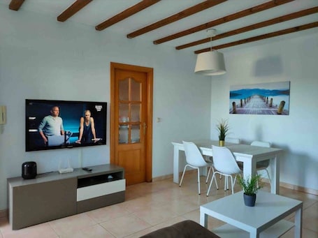 お食事. Holiday Home 'La Casita' with Private Terrace, Balcony and Wi-Fi