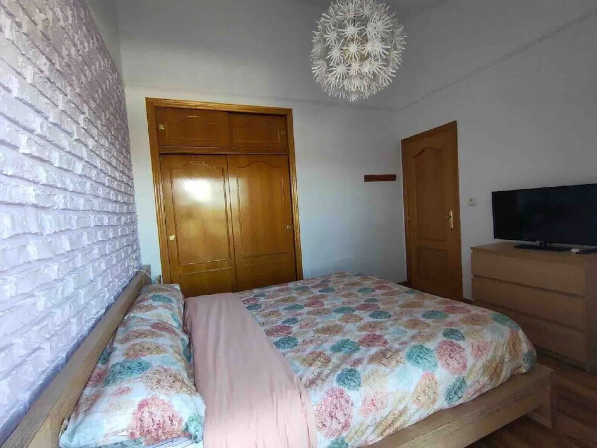 2 habitaciones, wifi gratis y ropa de cama 