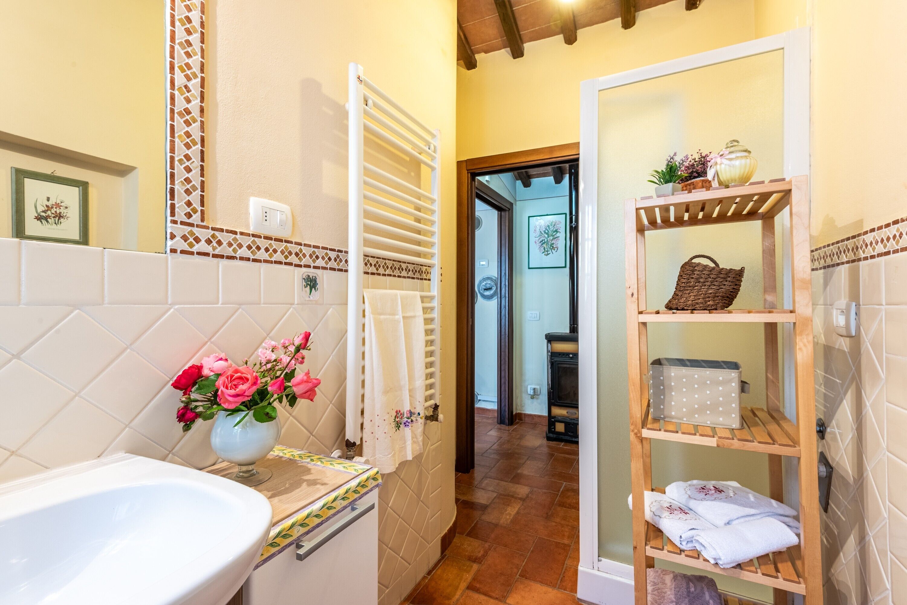 Dusj, hårføner og håndklær