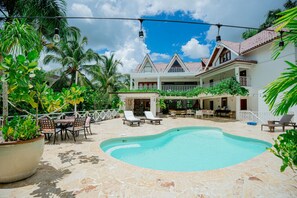 حمّام سباحة خارجي