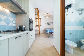 Fridge, oven, stovetop, coffee/tea maker