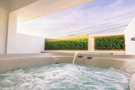 Outdoor spa tub. Viento & Marea Luxury Apartment - Private Jacuzzi