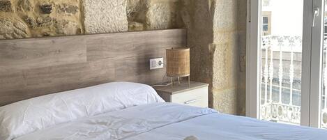 6 chambres, fer et planche à repasser, Wi-Fi, draps fournis