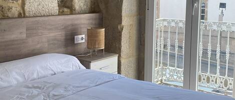 6 bedrooms, iron/ironing board, WiFi, bed sheets