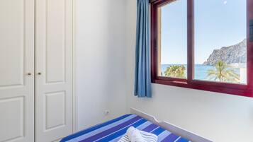 2 chambres, fer et planche à repasser, draps fournis